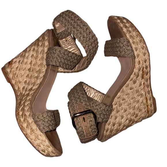 Stuart Weitzman
Alex Crochet Wedge Sandal - Picture 2 of 15